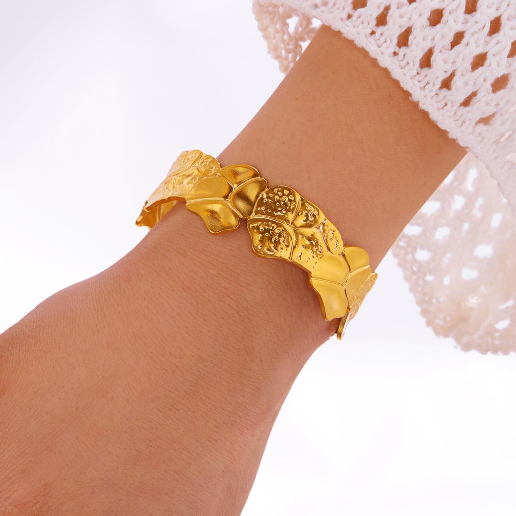 Vintage Stainless Steel Wide Cuff Bangle for Women Gold Color Starfish Flower Heart Open Chunky Exaggerated Bracelet Jewelry
