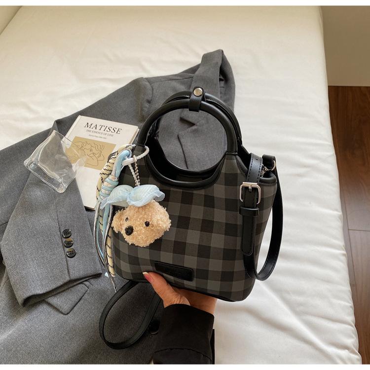 2025 New Fashion Versatile Shoulder Crossbody Bag Premium Underarm Temperament Plaid Hand Bag Bucket Bag