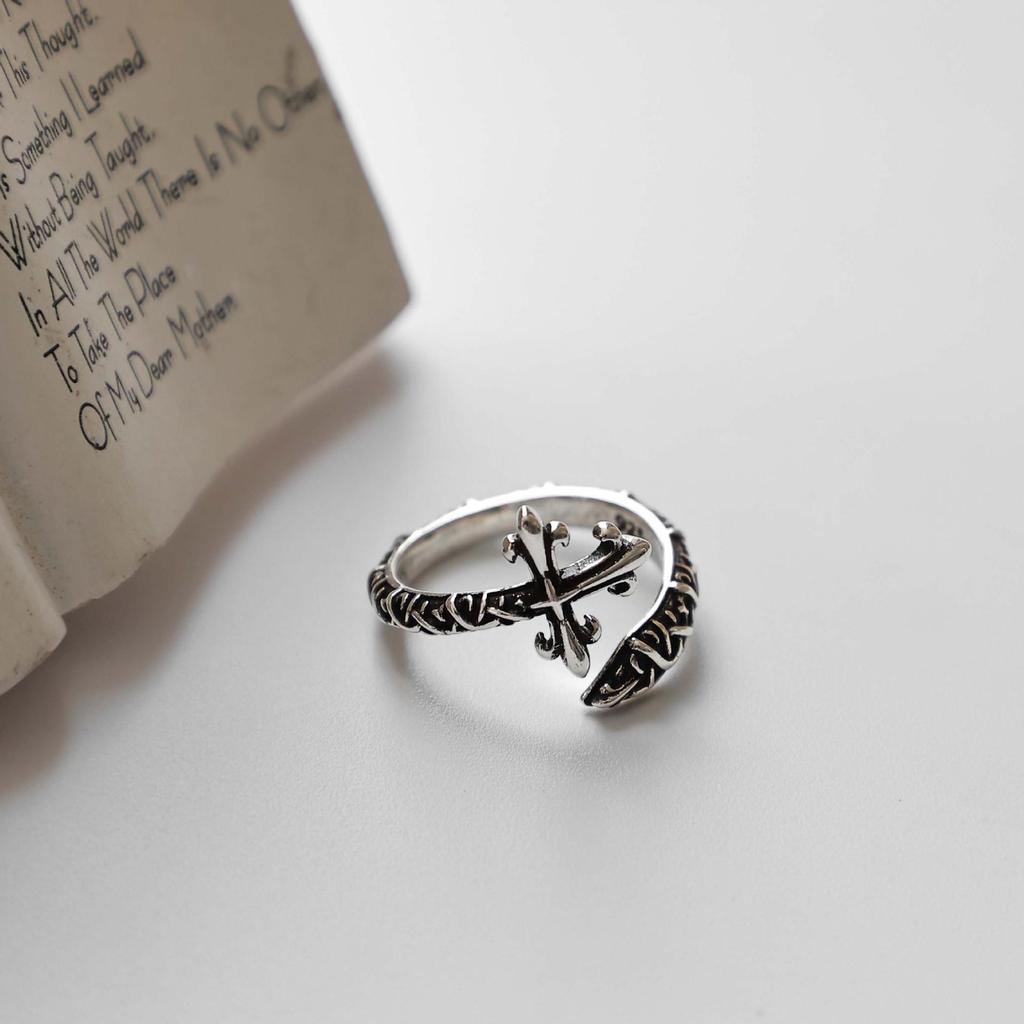 2025 Trendiger Smiley Kreuz Retro Ring für Herren & Damen: Kupferversilbert, Vielseitiger Paarschmuck