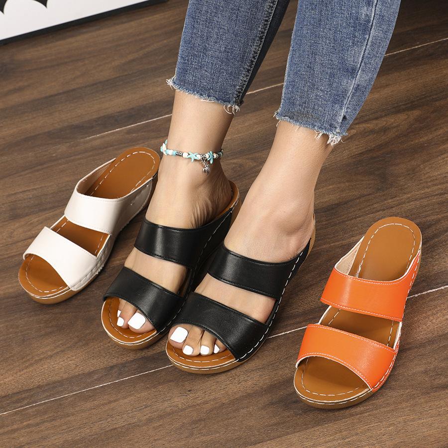 Women's Thick Soled Slippers with Round Toe Breathable Sandals
