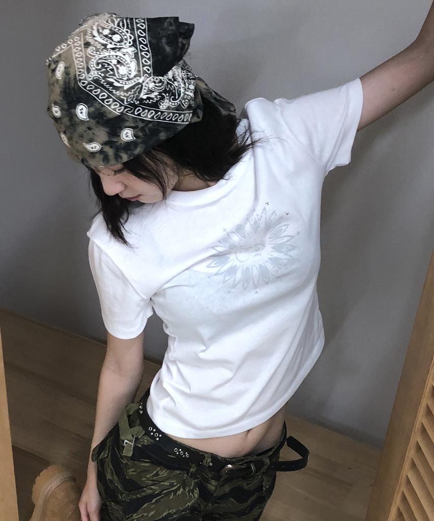 Depeugameoncheu Around Stone T-Shirts