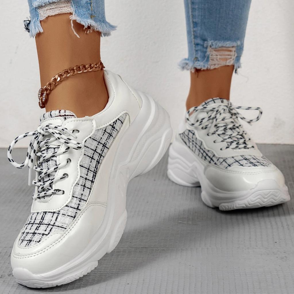 Plateau-Sportschuhe für Damen, bequem, leicht, gemischte Farben, Sneakers mit Schnürung, rutschfester Sohle, niedriger Vulkanisierungsschuh für Damen