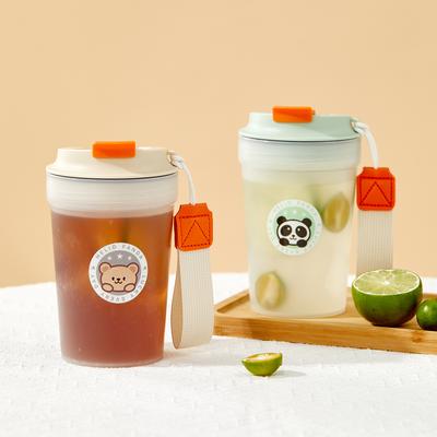 Plastmasas kafijas krūze ar virvi, sporta pārnēsājama dzeramā pudele, atkārtoti lietojama ūdens krūze, biroja darbinieki, kafijas krūze, dzērieni