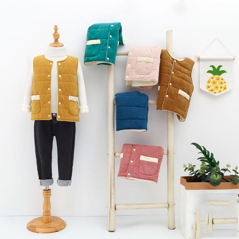 Детский теплый кардиган без рукавов — фото 3