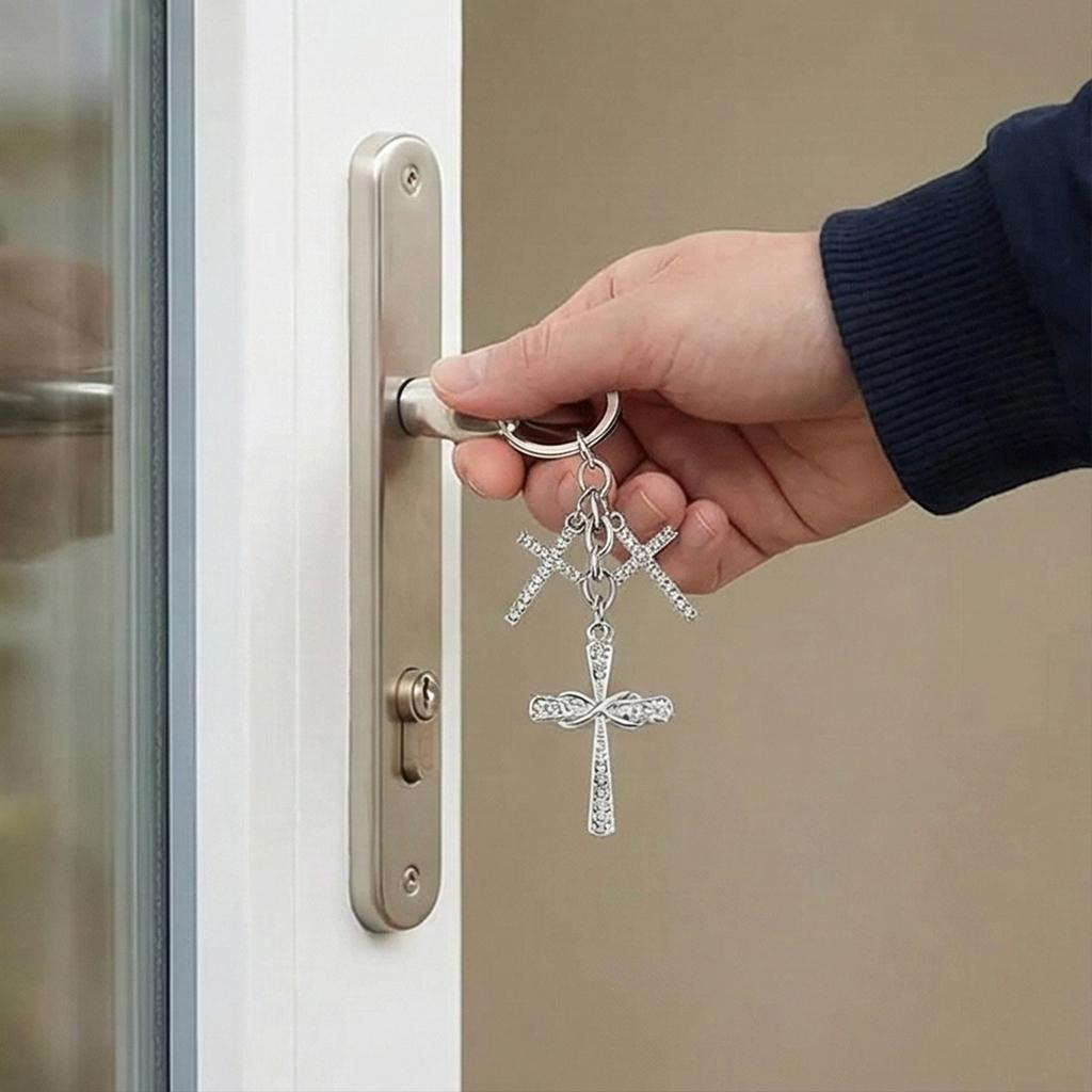 Wykwintny Metalowy Krzyż z Rhinestonami Brelok do Kluczy do Kluczy Plecaków i Dekoracyjny Dodatek Breloczek