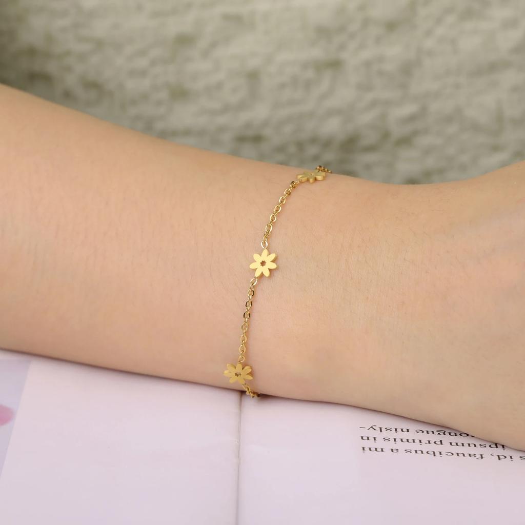 Cazador Gold Color Daisy Flower Mini Charms Bracelets for Women Stainless Steel Chain Bracelet Jewelry Birthday Gift 2026 Trend