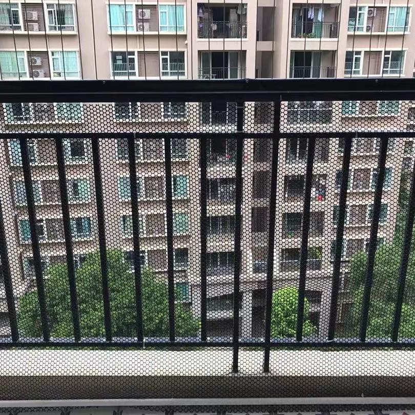 Schwarzes Haushaltschutznetz für Balkon und Bauernhof - Geeignet für Hühner, Enten oder als Küken- und Fußmatten