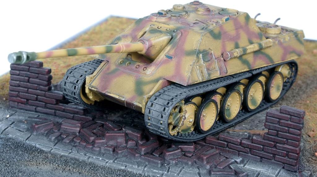 German Revell Jagdpanther with Diorama 03232 Plastic Model 1/76