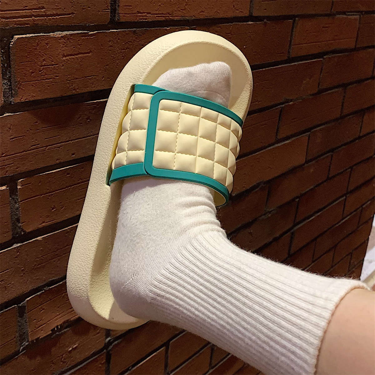 

Новые женские тапочки, модные пляжные туфли для отдыха и досуга на море, пляжная обувь на толстой подошве, нескользящие летние сандалии и тапочки 40-41