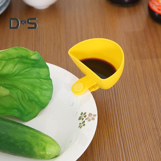 5Pcs Dip Clip Bowls for Plates Seasoning Dish Dip Containers Table Bowl Dip Clips Plate Holder Plastic Spice Bowls Kitchen Utensils