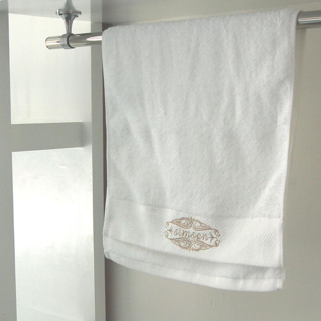 Platinový saténový pruhovaný vyšívaný ručník na obličej a osuška - Šetrný k pokožce pro hotely a salony