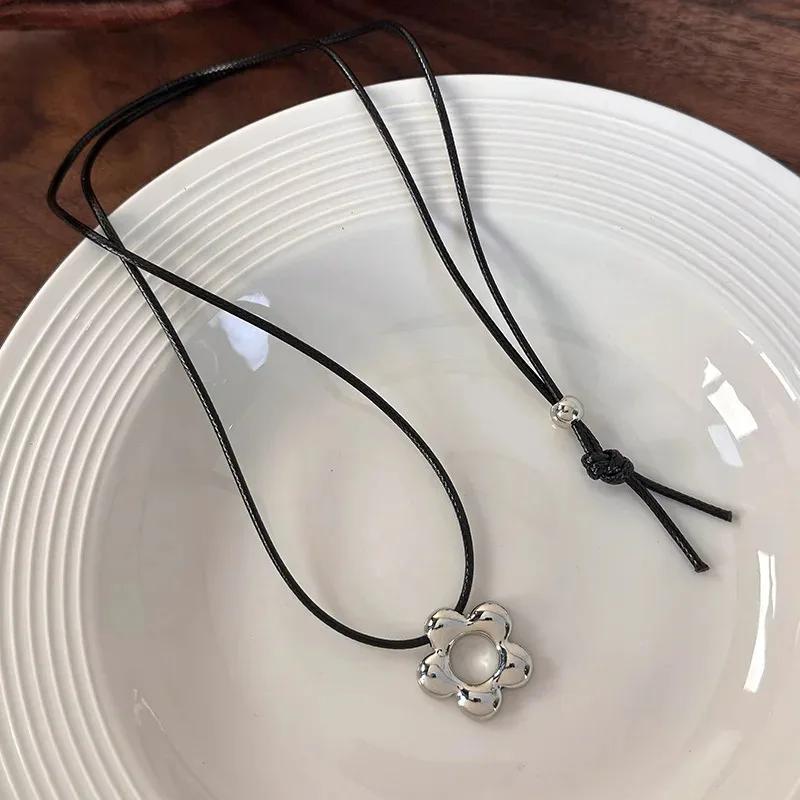 Simple Flower Long Rope Necklace Women Hollow Flower Pendant Necklace Adjustable Knot Sweater Chain Party Wedding  Gifts