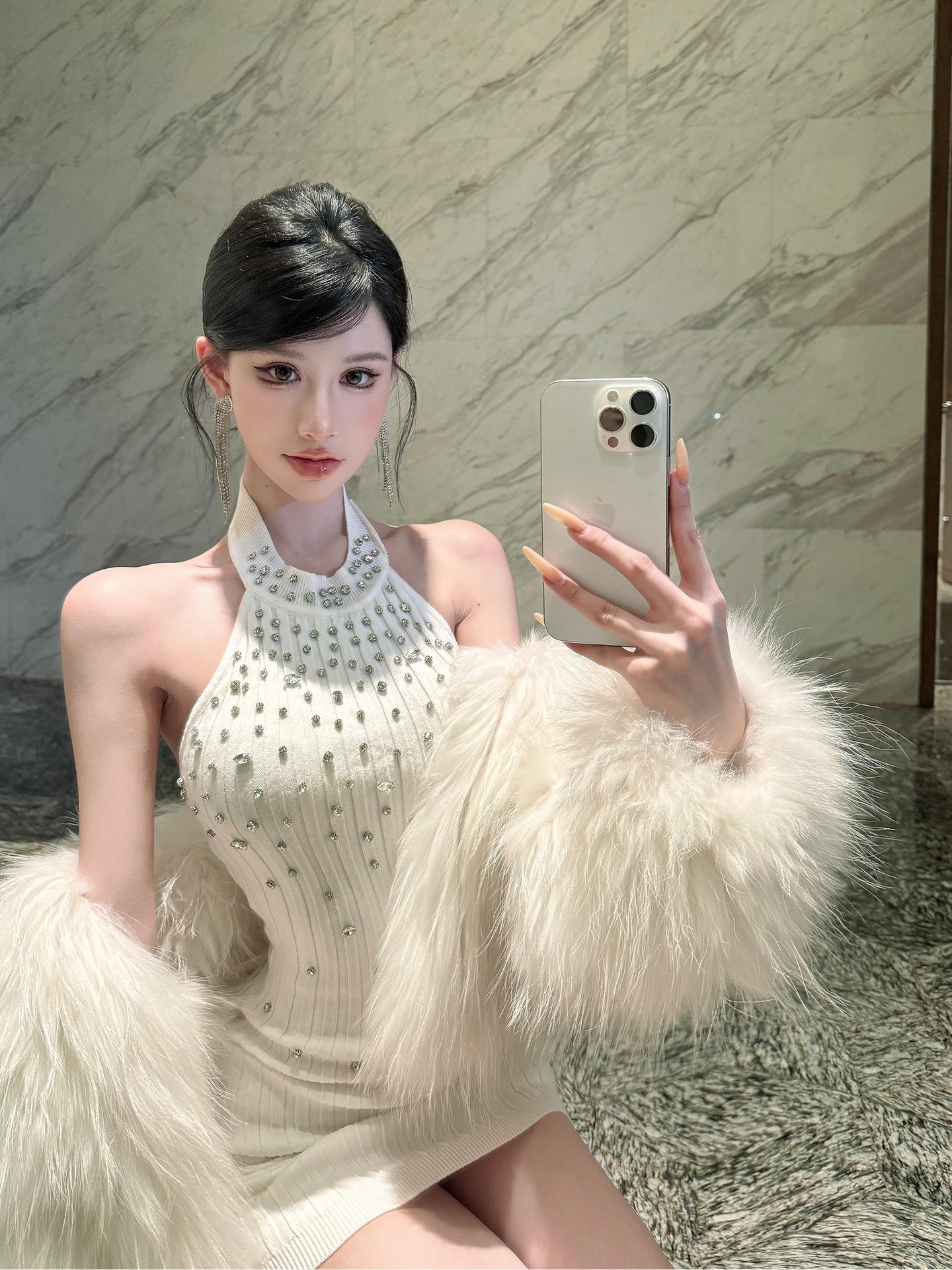 Dust Deng Deng, knitted neck dress 2026 autumn and winter new sexy hip skirt French white skirt S