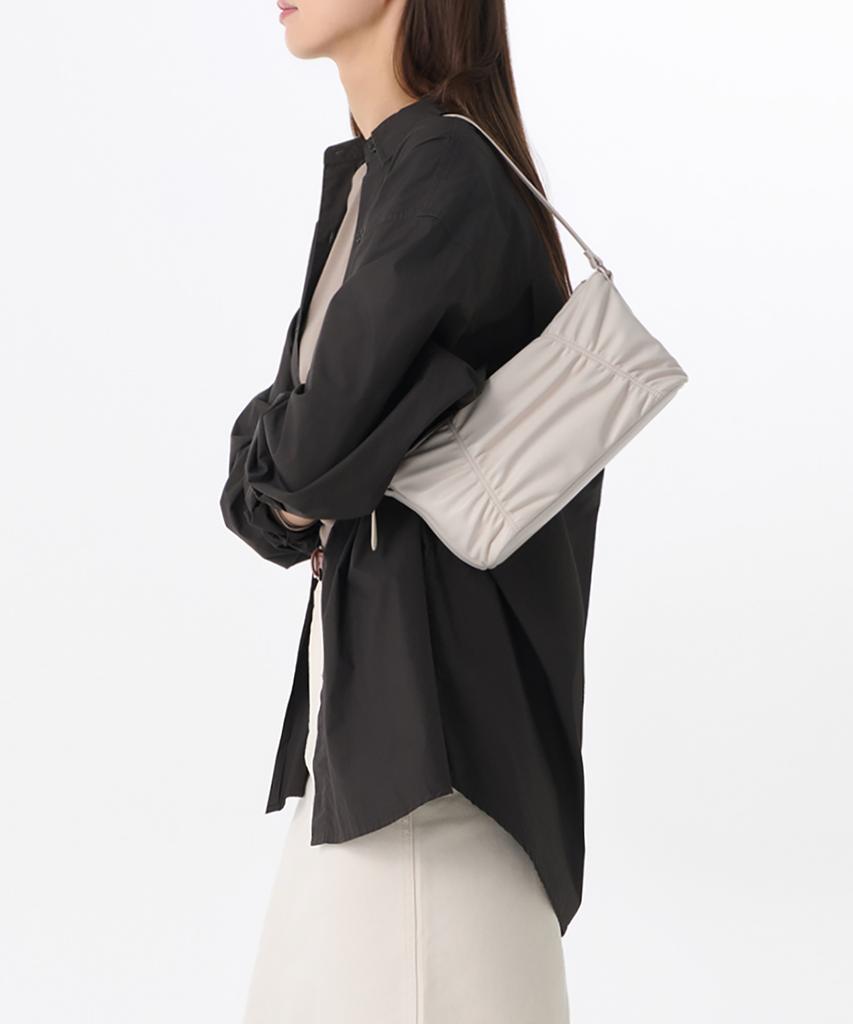 Musinsa Standard Woman Women'S Shirred Shoulder Bag [Ivory]