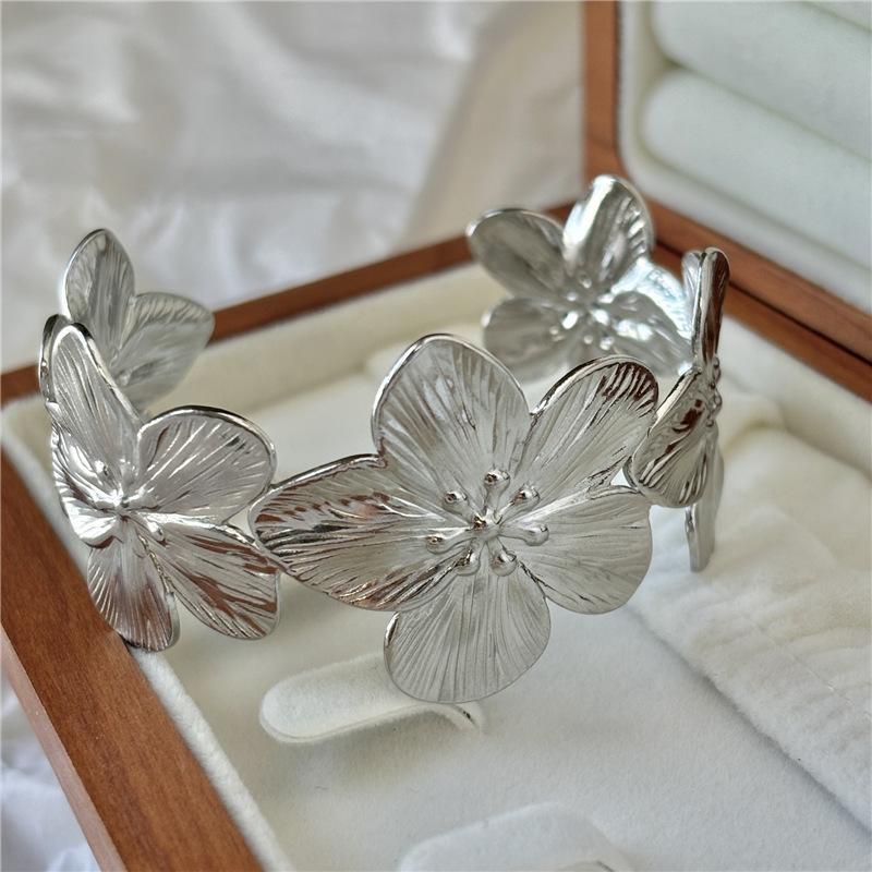 

LATS New Personality Wide Flower Bracelet Opening Geometric Adjustable Hand Zircon Wholesale