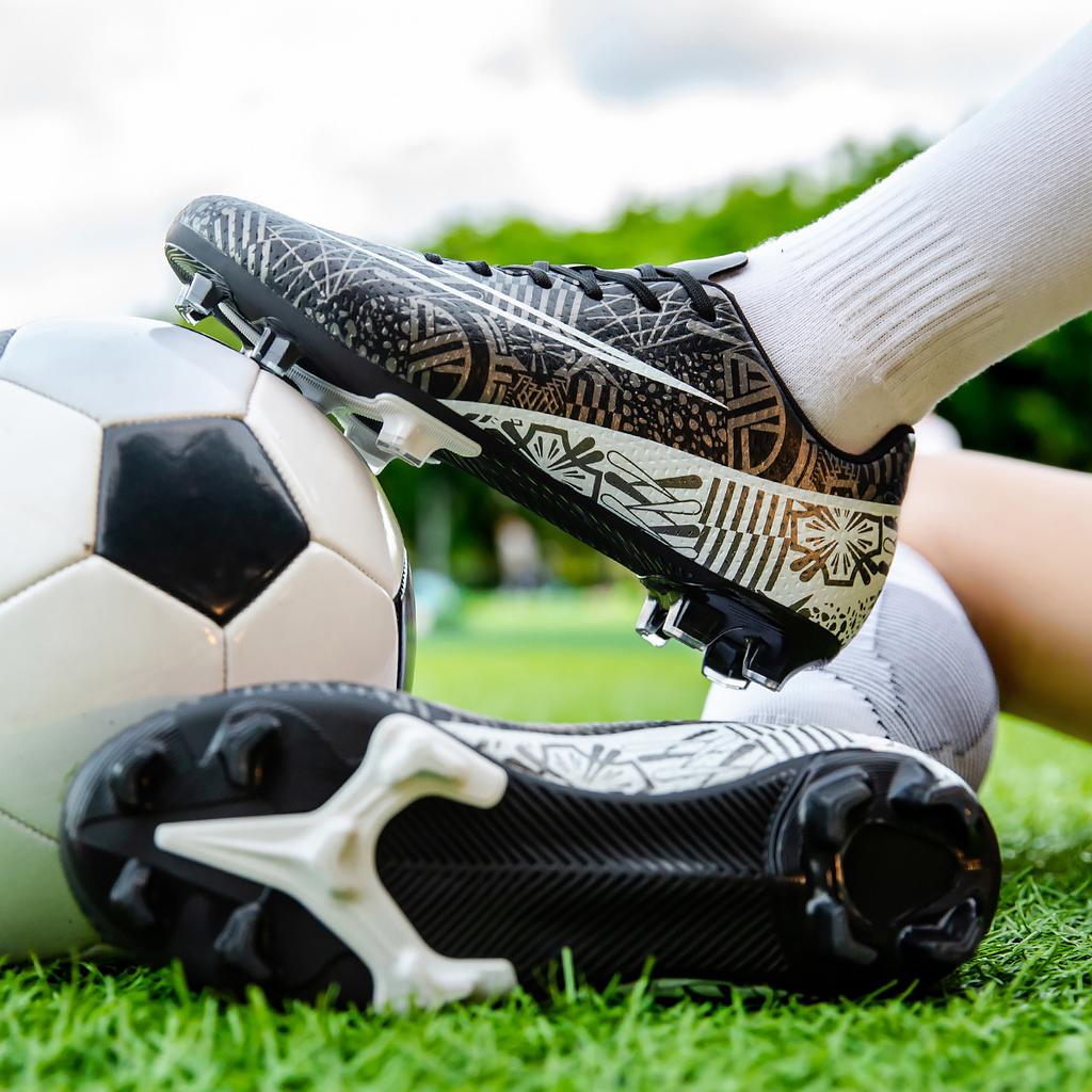 Football shoes men's low-top blue and white porcelain spikes youth professional training sneakers foreign trade explosion large size sports shoes