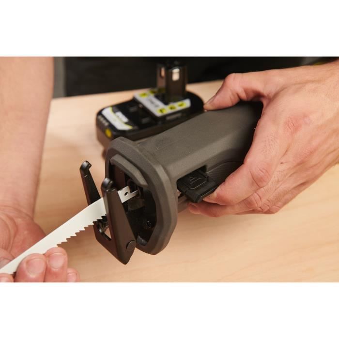 Scie sabre - RYOBI - Brushless - 18V - 0-3200 cp/min - Course de lame 32 mm - Capacité bois 210 mm - Système anti-vibration