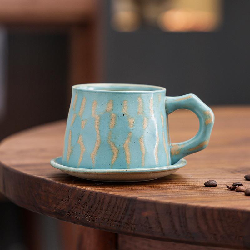 Grobes Töpferton Ofenwechsel Tasse und Untertasse Set Unregelmäßige Wabi-Sabi Keramiktasse für Kaffee Tee Hausbar Rustikale Wohnkultur Geschenk
