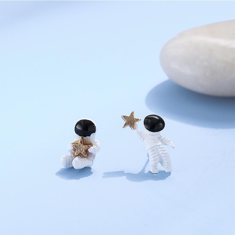 Stylish And Cute Space Astronaut Stud Earrings Are Versatile And Simple Asymmetrical Stud Earrings.