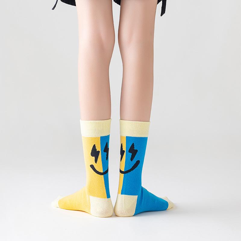 Chaussettes montantes tendance printemps et automne pour femmes, design dessin animé, assortiment de couleurs, smiley épissé