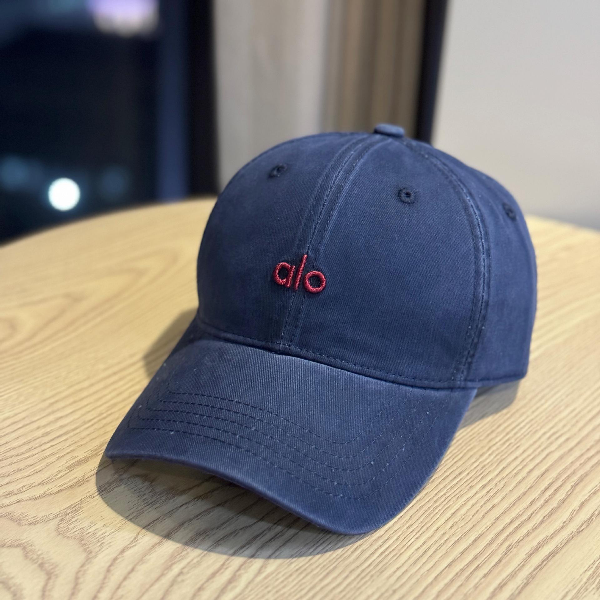 

American retro baseball cap with letter embroidery, soft top, fashionable and casual2026Wide-brimmed cap for travel that makes the face look smaller Adult54-60Adjustable
