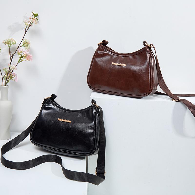 

Oily Leather Retro Armpit Bag European Shoulder Bag New Mobile Phone Bag Armpit Bag