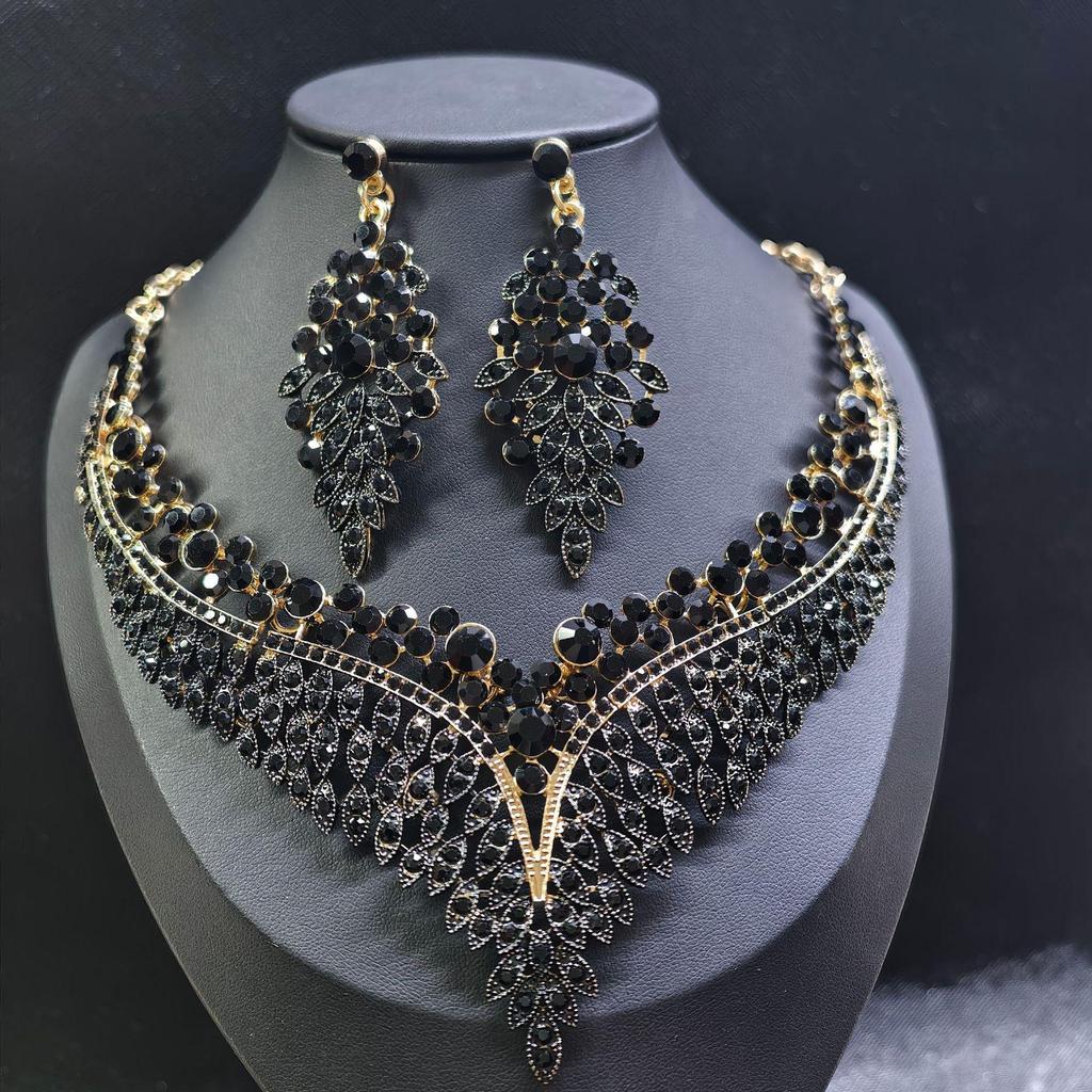Trendy European-American Necklace & Earring Set: Exquisite Retro Design for Evening Gowns