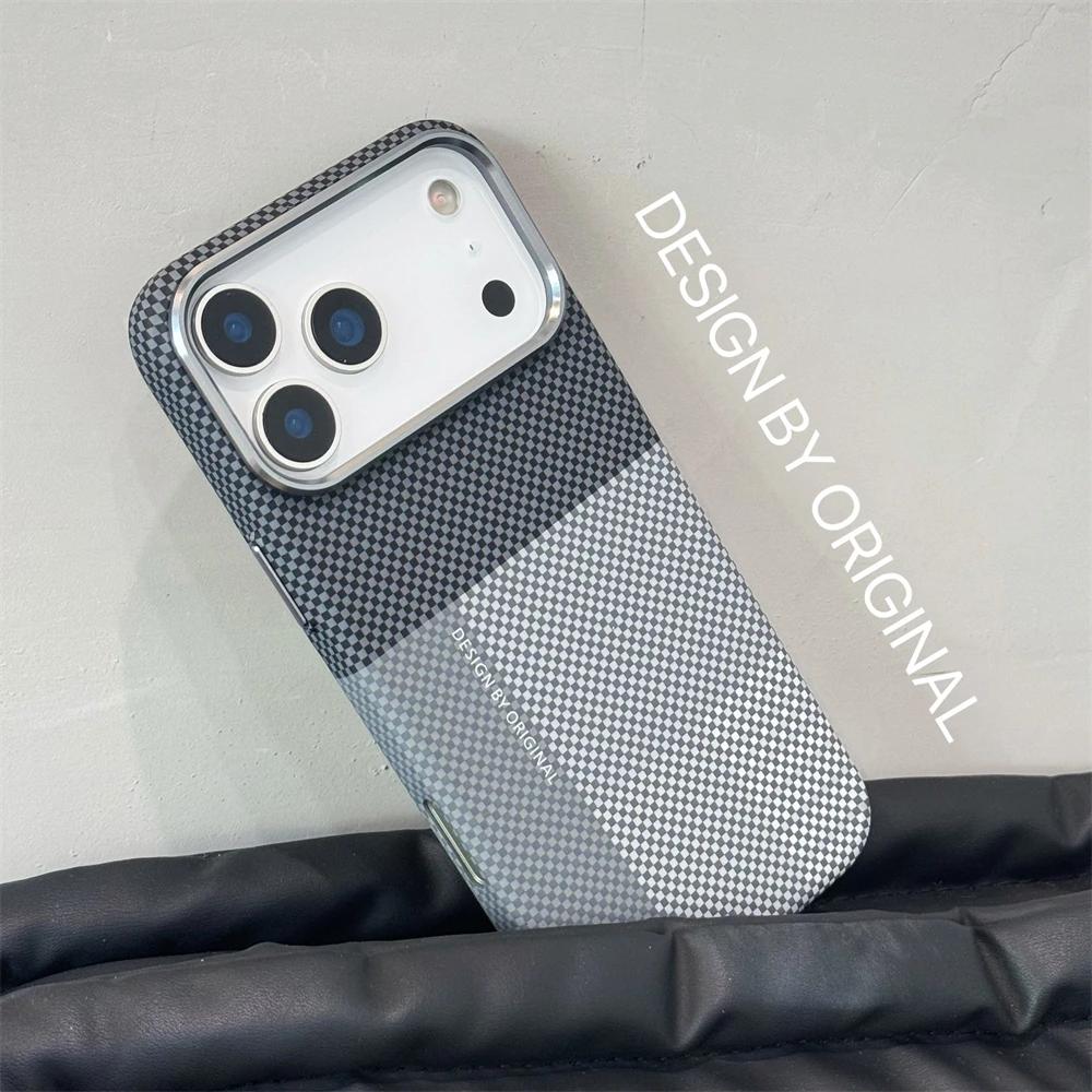 Custodia rigida in PC colorata in fibra di carbonio sottile Clash per iPhone 17 16 15 14 Pro Max Cover Bumper antiurto con ricarica wireless magnetica