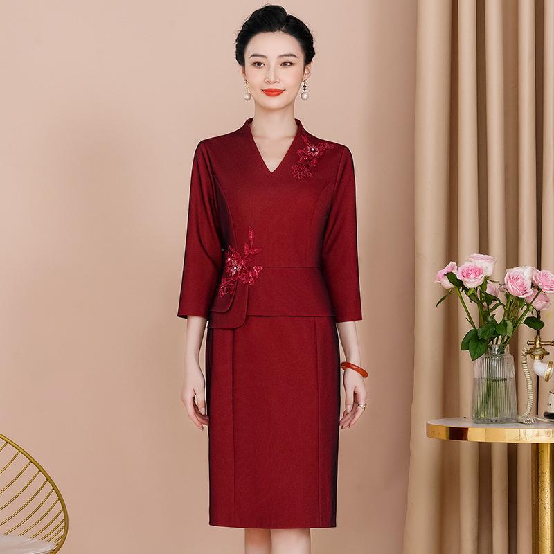 2025 Autumn Elegant Slimming Two-Piece Style Dress for Middle-Aged and Elderly Women