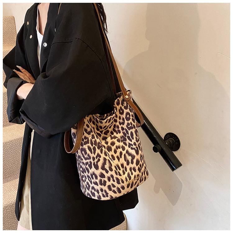 Ielgy Leopard Print Casual Large Capacity Bucket Bag Retro Casual Tote Bag Fashion One Shoulder