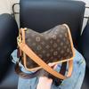 New Style High-end Sense Versatile Fashion Messenger Bag Women's Shoulder Leisure Commuter Shoulder Bag Women's Bag