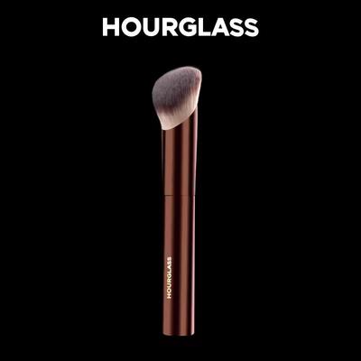 Brocha de maquillaje Hourglass n.° 21, para base de maquillaje con brillo suave ambiental, de fibra suave, con diseño de moda, para una sola cara.