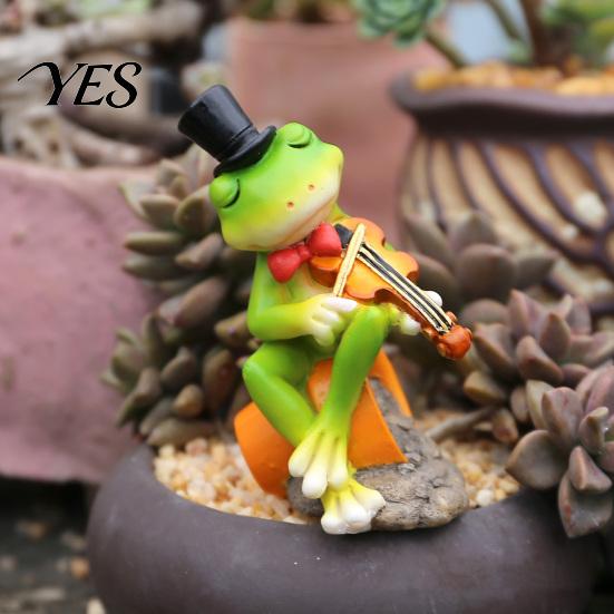Resin Garden Statues Micro Landscape Ornament, Mini Frog Violin Playing Statue, Durable Unique Gardening Scenery Items Waterproof Hand-Painted