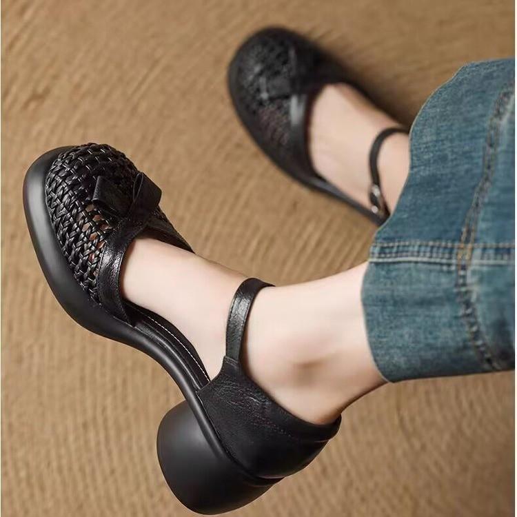 2025 summer new one-word buckle bag head women's sandals popular thick heel women's shoes versatile niche