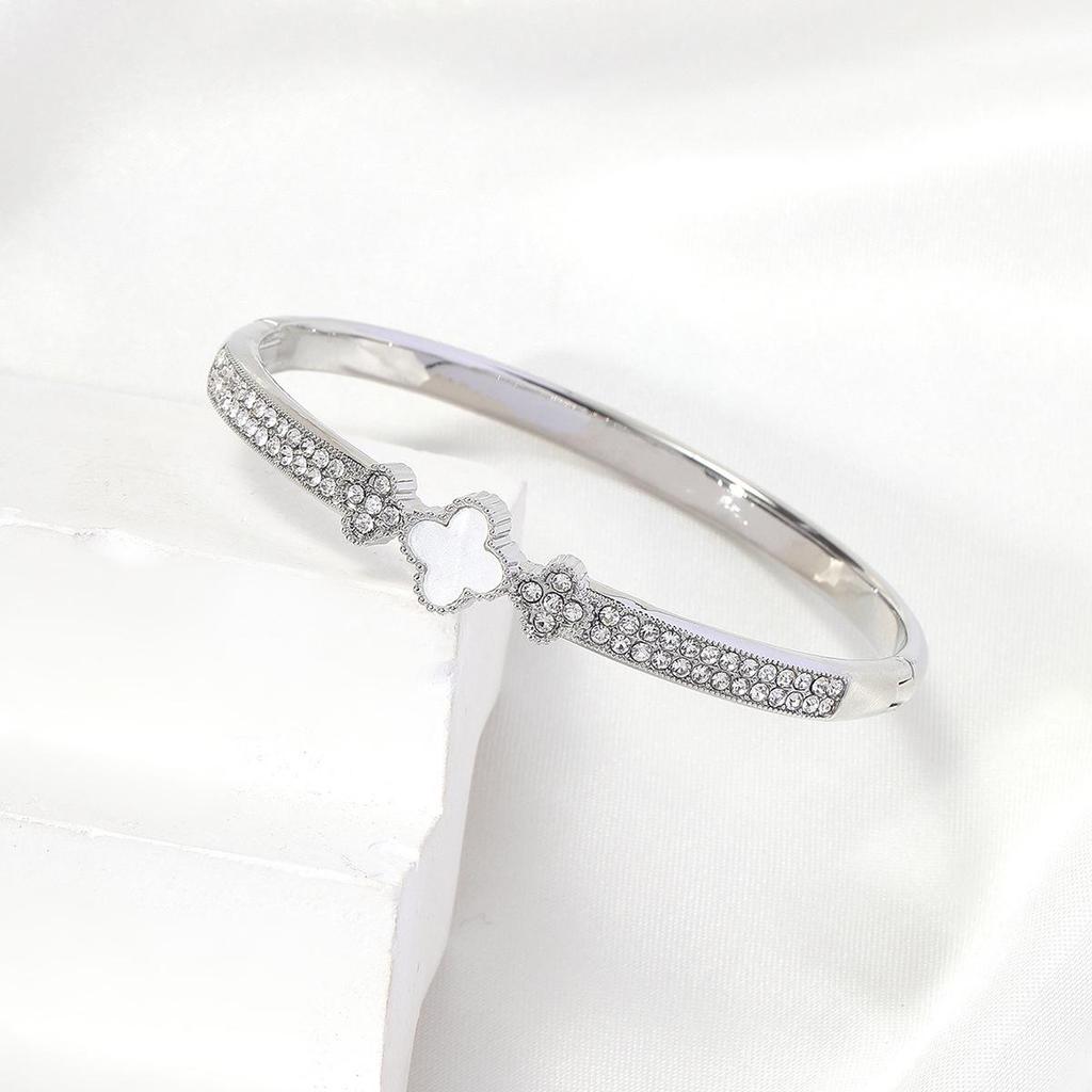 Diamond-Studded Four-Leaf Clover Bracelet - Elegant Women's Fashion Accessory