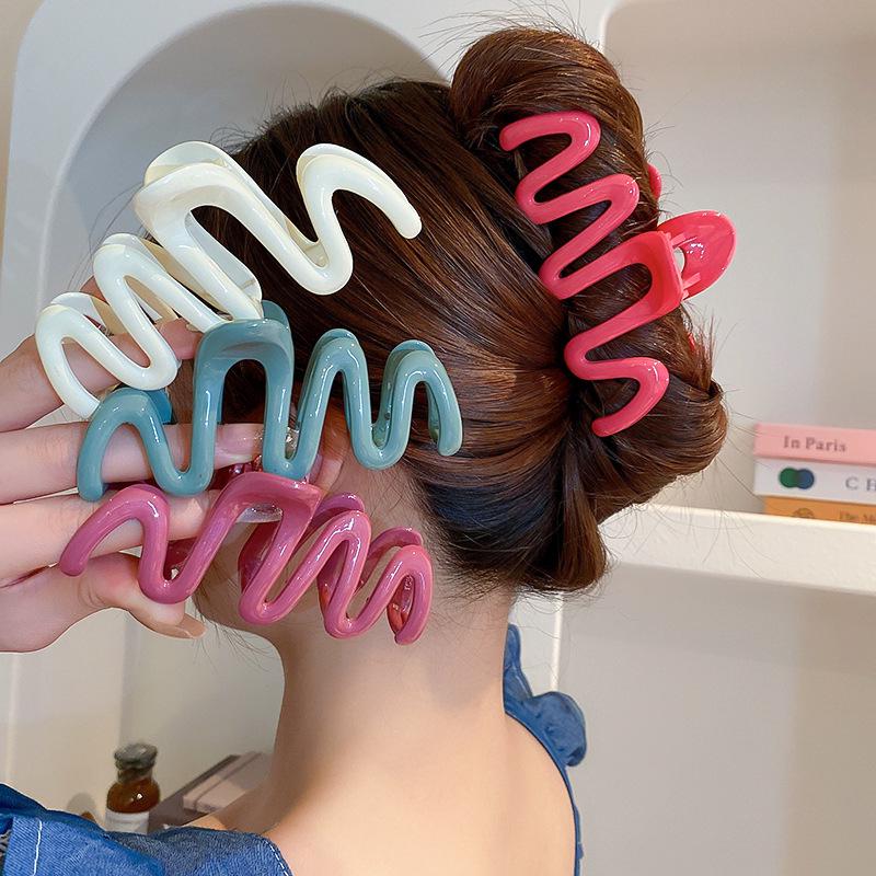Heart Wave Hair Clip: Fashionable, Fresh, Versatile Shark-Style Accessory
