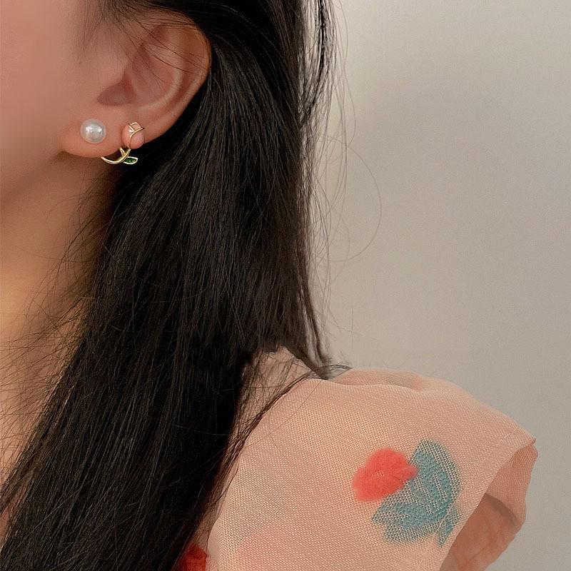 Trendy Korean Girlish Spring Flower Earrings: Versatile, Niche Design for Women