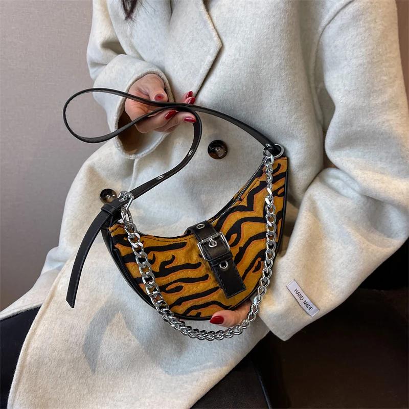 Hot Girl Style Fashion PU Compact Half Moon Shoulder Bags 2026 New Tiger Stripes Chains Sense of Luxury Crossbody Bags for Women