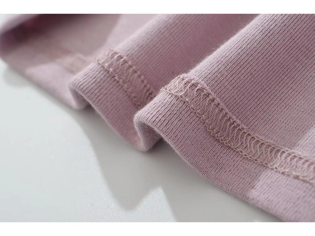 European American Cashmere Spicy Girl Square Neck Long Sleeve Slim Fit T-Shirt with Half Open Collar.