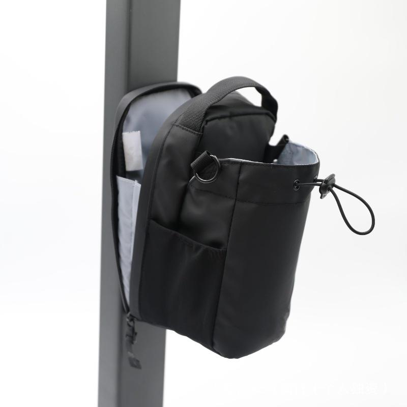 Velkokapacitní magnetická sportovní crossbody taška s držákem na láhev na vodu pro muže