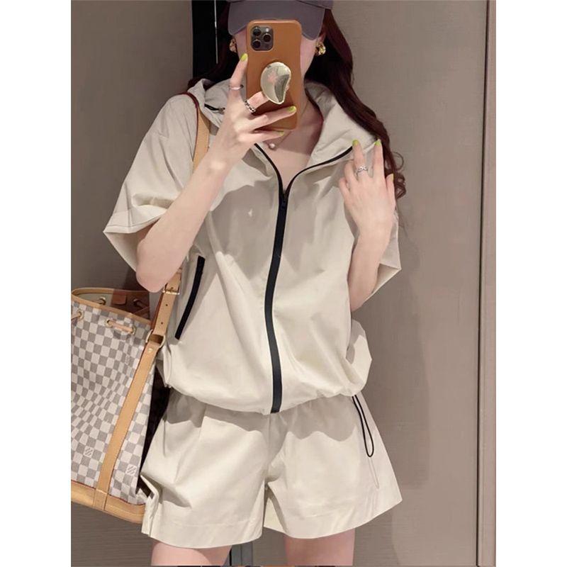 

Европейская станция Повседневный спортивный костюм Женский Летняя мода Свободный Тонкий Быстросохнущая футболка Куртка-шелл Шорты Комплект из двух предметов Khaki Suit(Short-sleeved + shorts) S