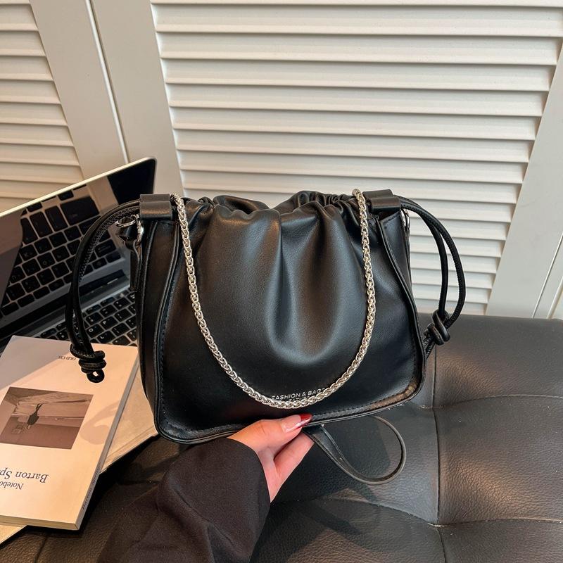 Small-scale Design Bag - Stylish and Fashionable Pleated Chain Shoulder Bag for Summer, Retro Crossbody Bag