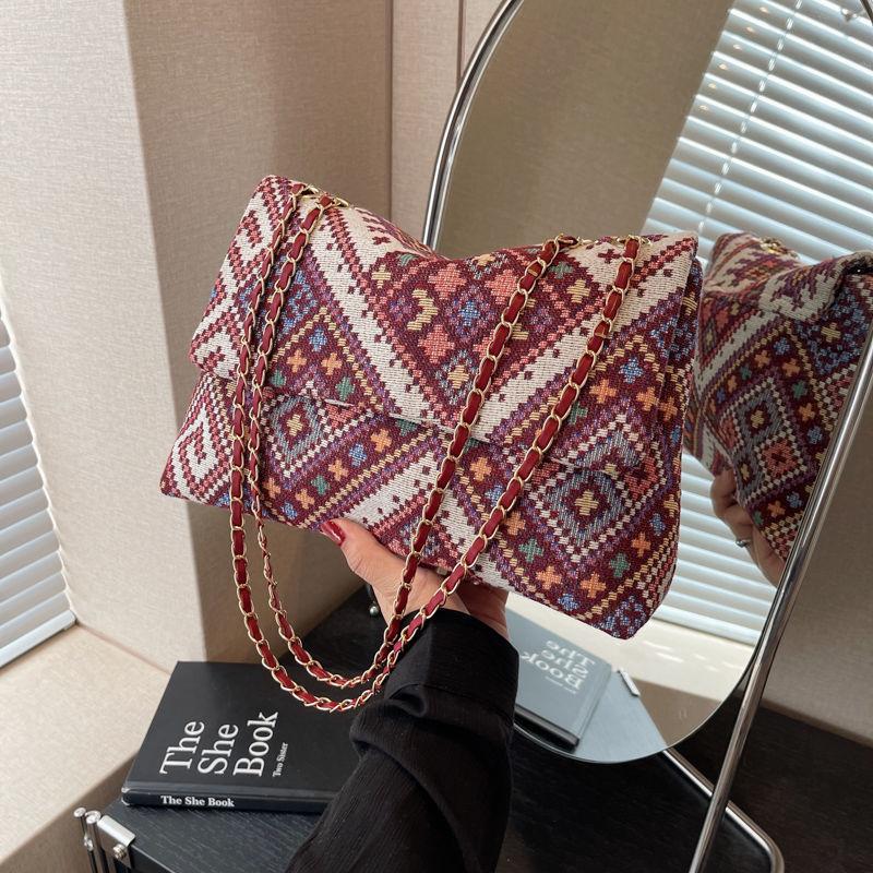 

Вместительная сумка-мессенджер на цепочке женская 2025 весна новая трендовая этнический стиль сумка на плечо для девушки нишевая холщовая сумка красный