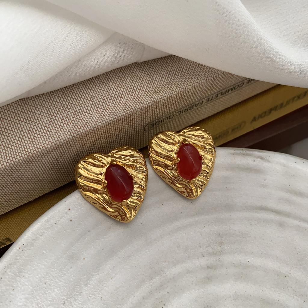 French Exaggerated Gold Retro Love Red Pearl Temperament Sister-In-Law Earrings High Sense Court Stud Earrings Women