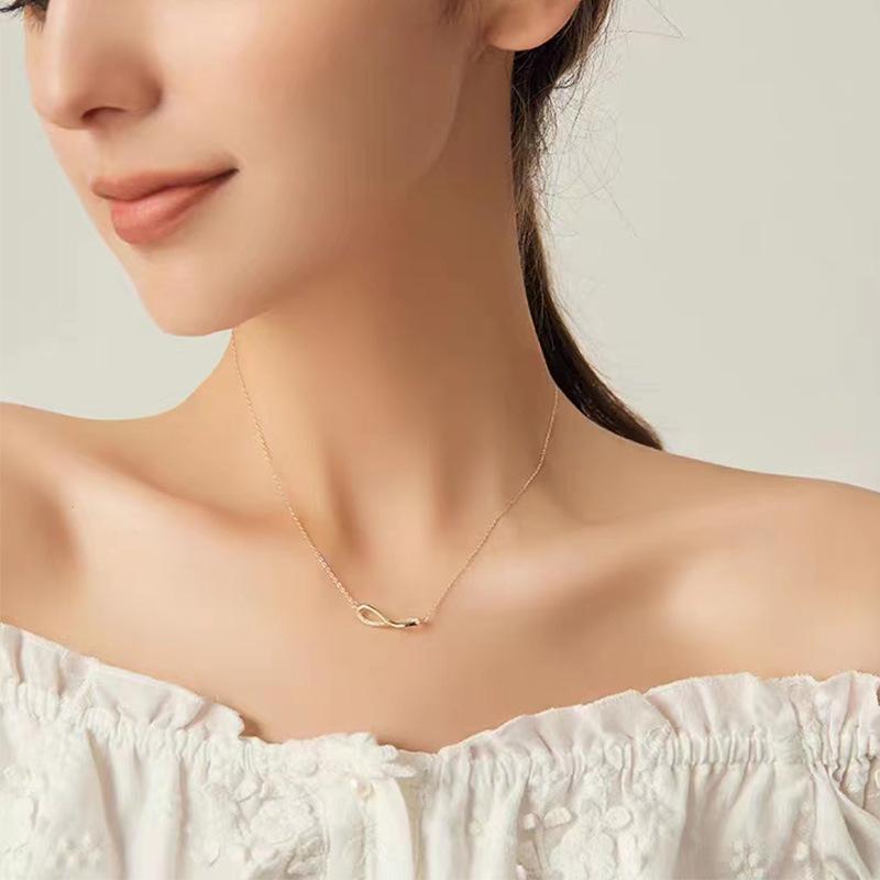Sterling Silver 925 Clavicle Necklace Design Sense Simple and Light Luxury Twisted Figure 8 Elegant Trendy Style