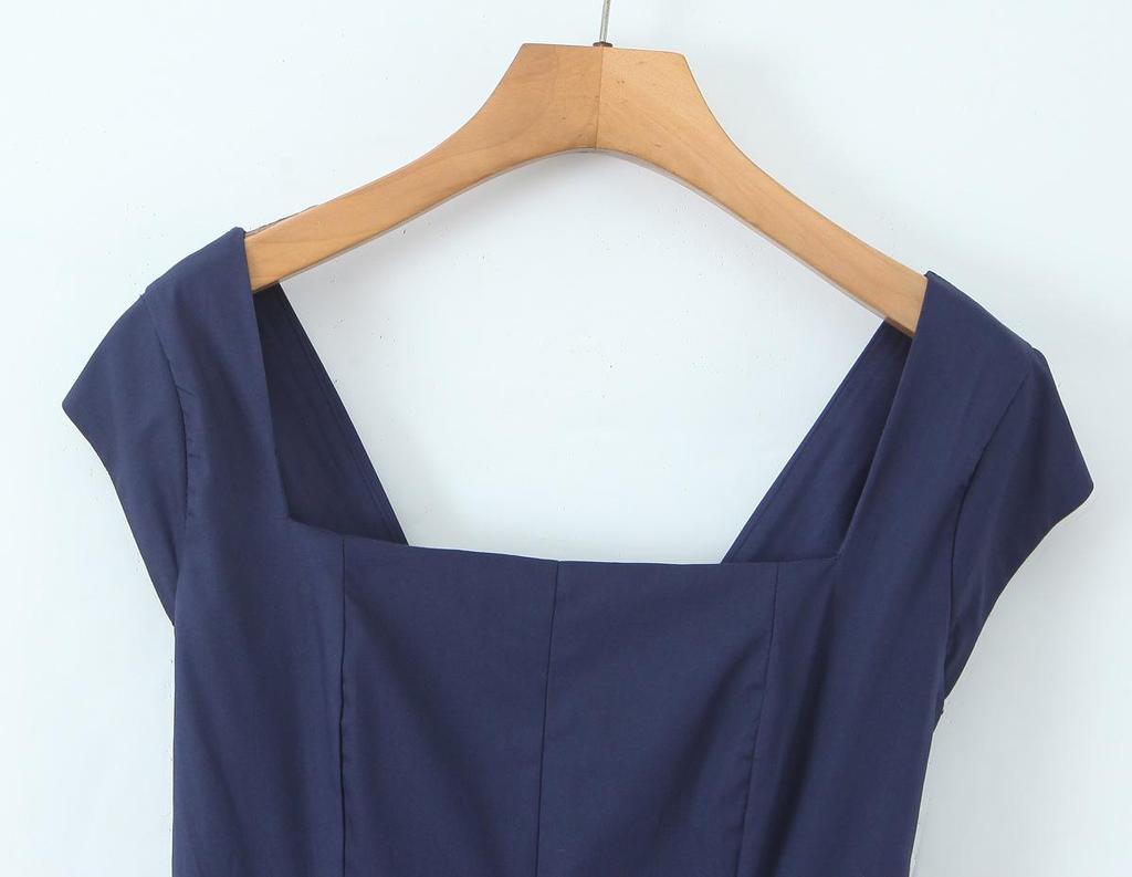 Elegantes quadratisch ausgeschnittenes Midi-Kleid im französischen Stil mit Bindegürtel