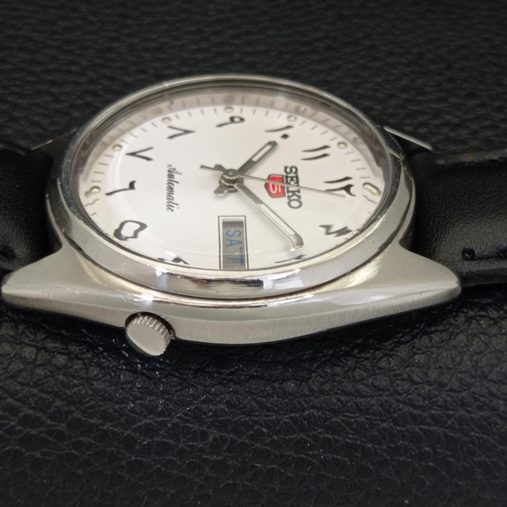 VINTAGE SEIKO 5 AUTOMATIC 7009A JAPAN MENS ARABIC WHITE DIAL WATCH A702676-1 R209-a702676