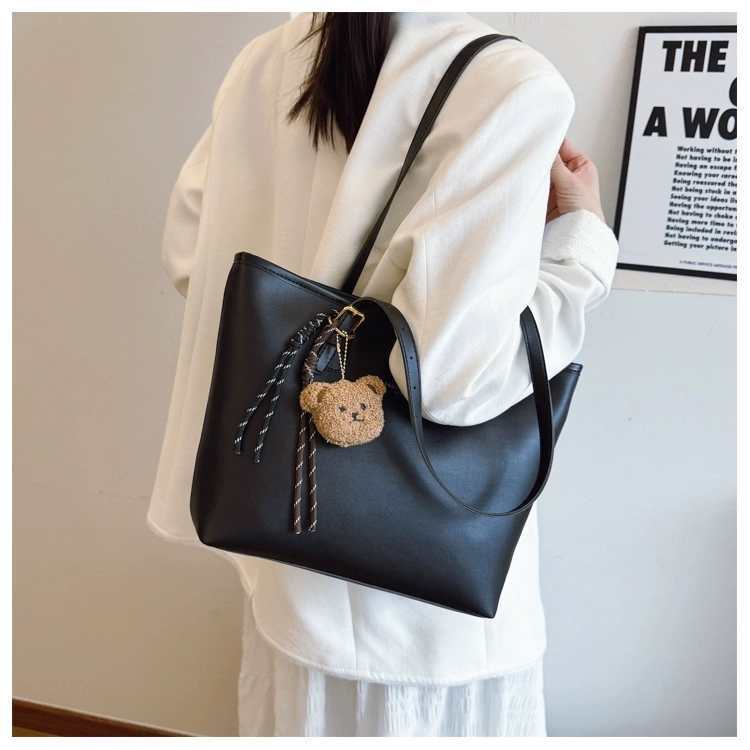 

Vintage All-matching Large-capacity Bag Women s Fashionable Korean Niche Tote One-shoulder Underarm 28x11x26 single package чорний
