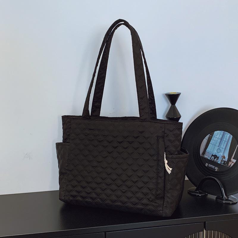 

Large capacity versatile embroidery thread fashion tote bag women s solid color design sense niche leisure personality trend shoulder bag чёрный