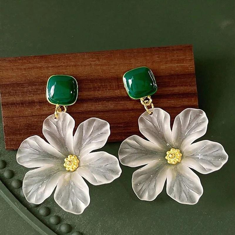Luxury White Flower Charm Square Metal Green Epoxy Drop Earrings for Women Bohemia Romantic Camellia Flower Dangle Earrings
